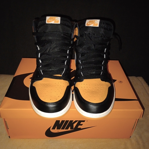 IOB Air Jordan 1 Retro High OG Taxi Mens Size 11 VNDS - Picture 7 of 16